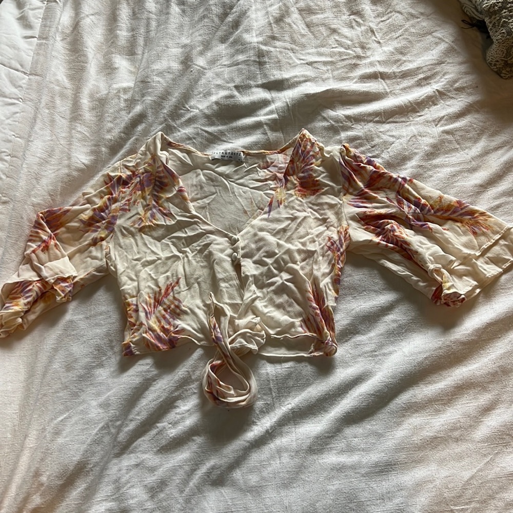 Front tie tropical pattern crop